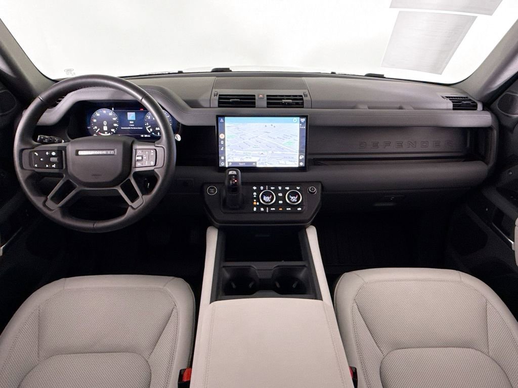 Used 2025 Land Rover Defender 110 X-Dynamic SE AWD/4WD image 9