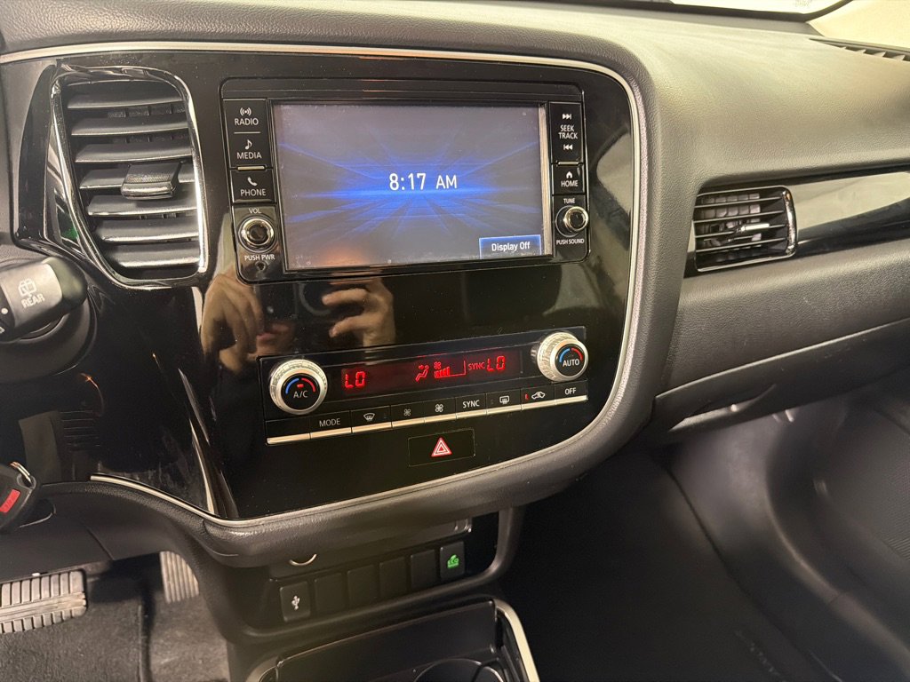 Used 2020 Mitsubishi Outlander ES FWD image 17