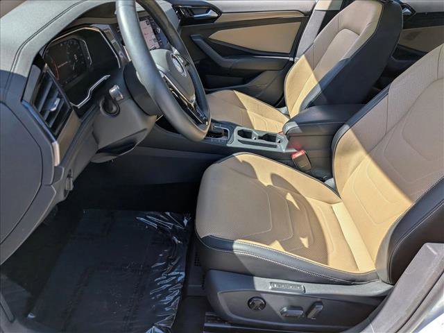 Used 2020 Volkswagen Jetta SEL Premium image 17