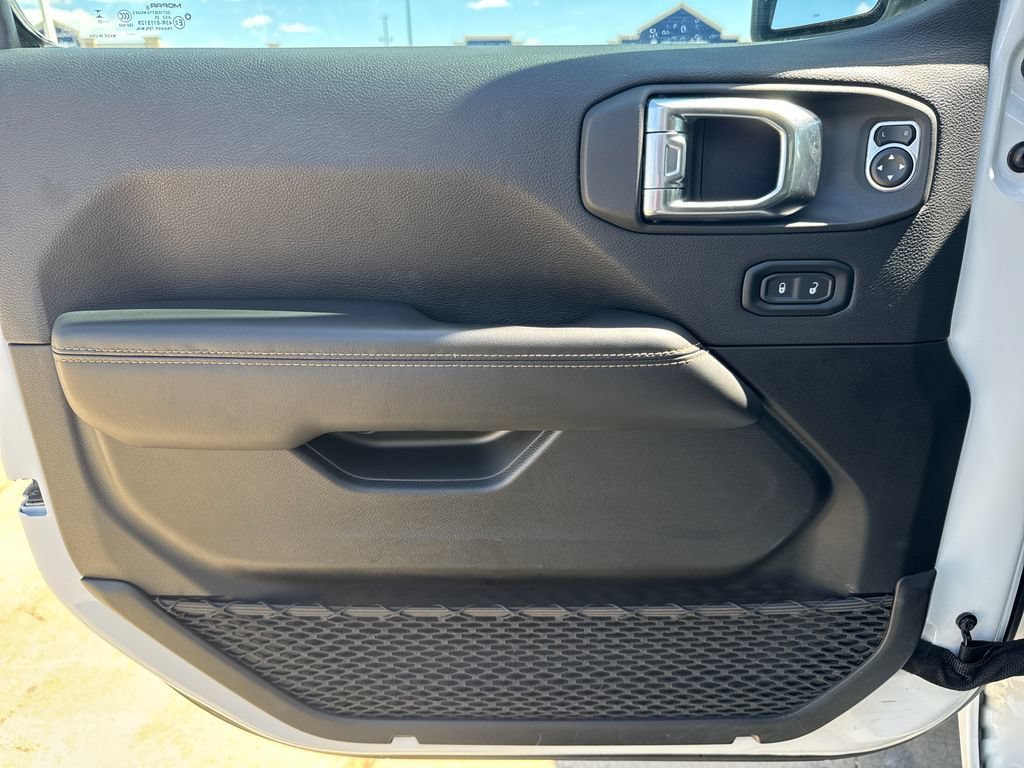 Used 2025 Jeep Wrangler Unlimited Sahara AWD/4WD image 14