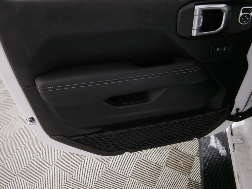 Used 2023 Jeep Wrangler Unlimited Sahara w/ Cold Weather Group image 14