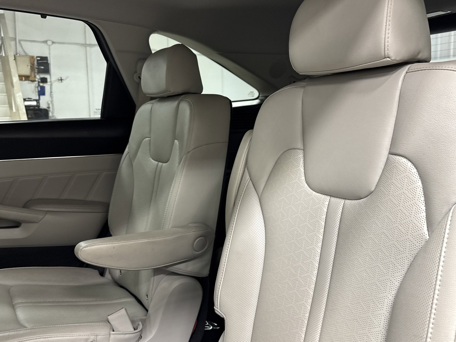 Used 2023 Kia Sorento SX Prestige image 19