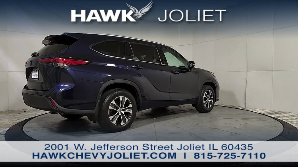Used 2021 Toyota Highlander XLE AWD/4WD image 7