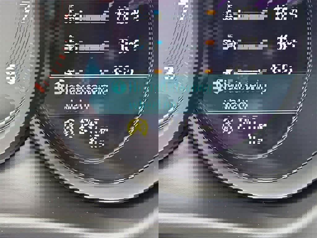 Certified 2025 Porsche Macan image 24