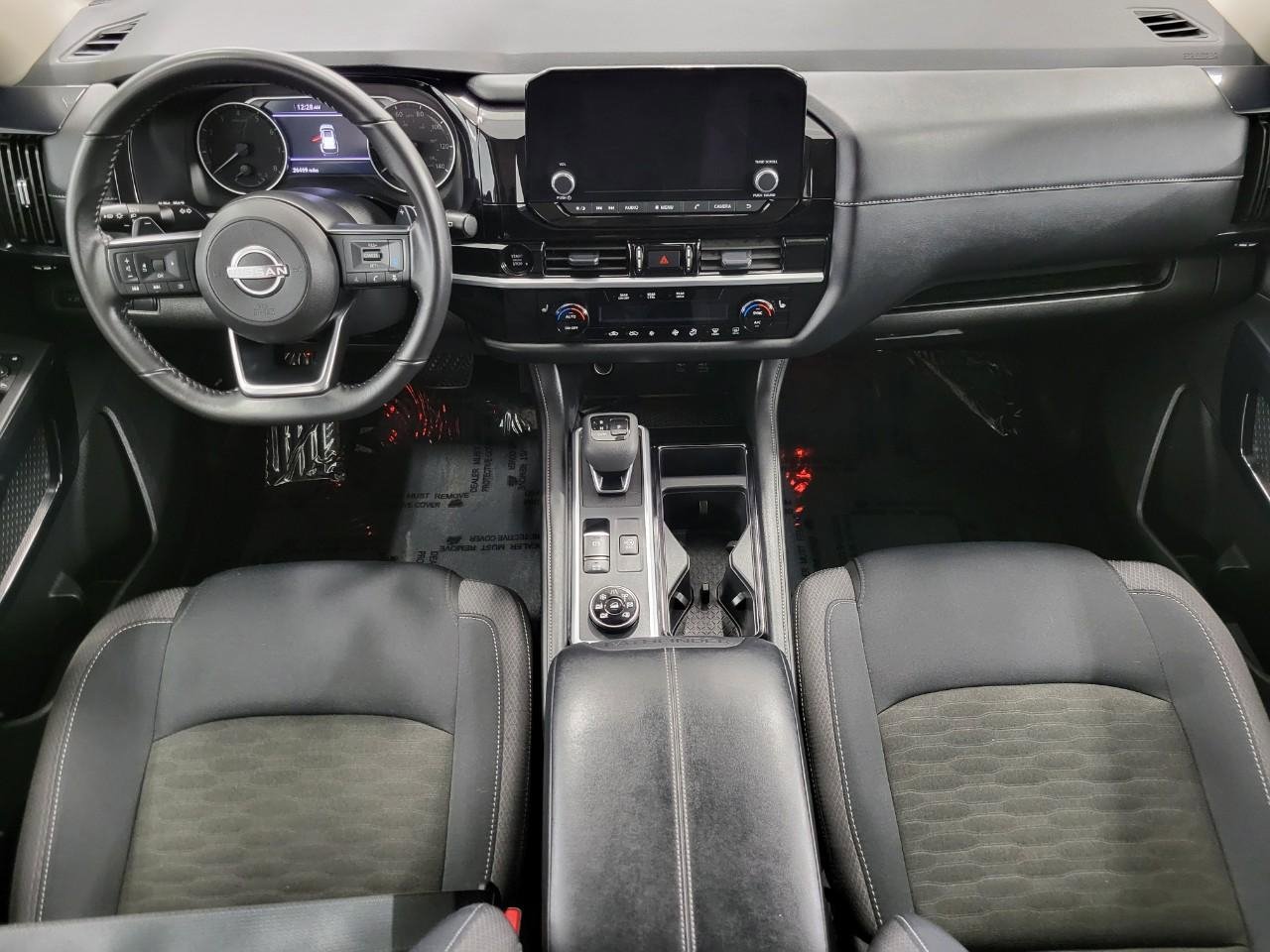 Used 2025 Nissan Pathfinder SV image 6