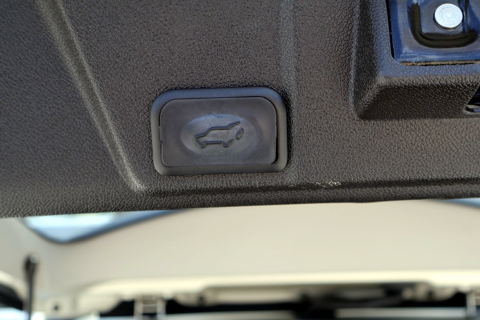 Used 2014 Chevrolet Traverse LTZ FWD image 12
