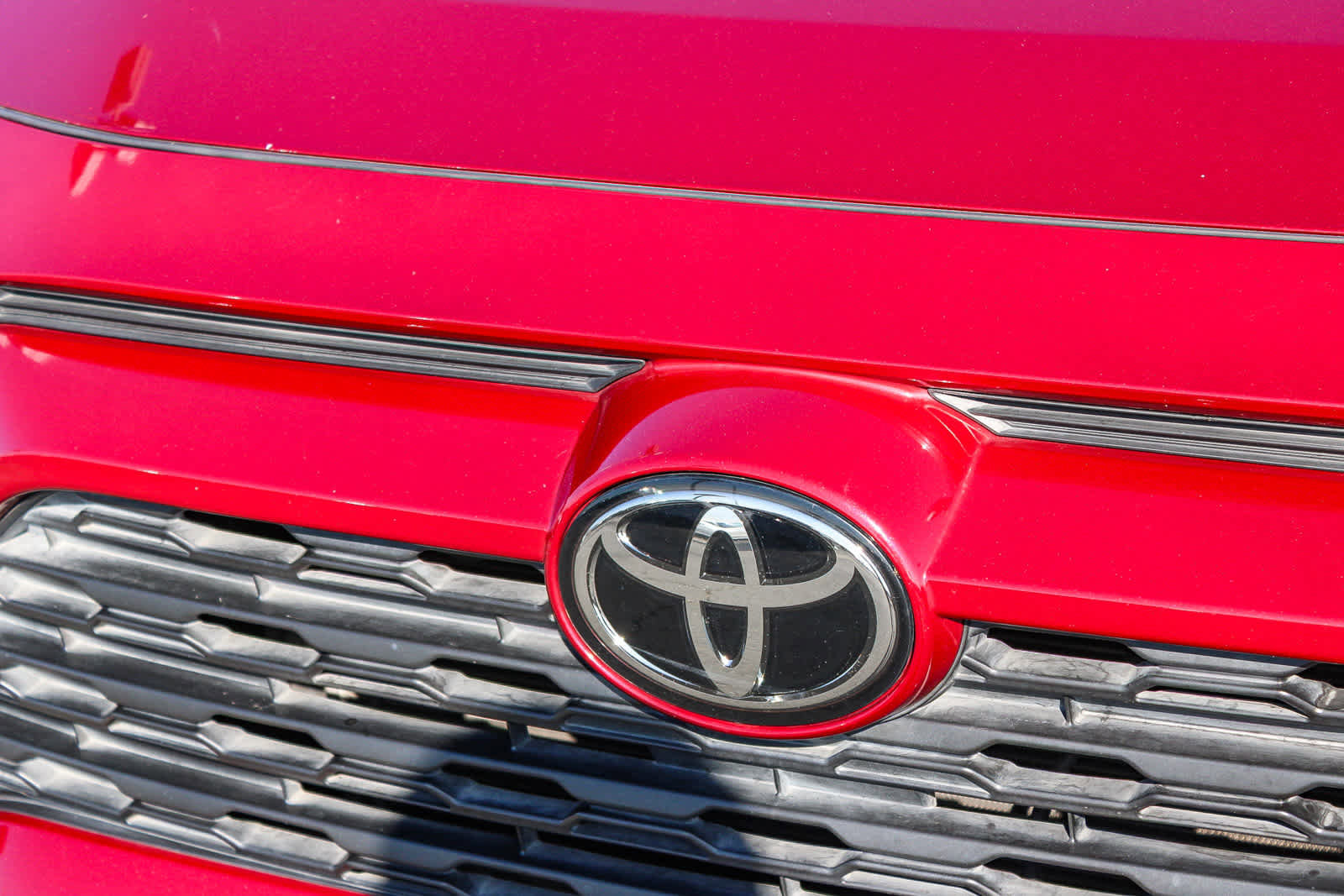 Used 2021 Toyota RAV4 XLE image 11