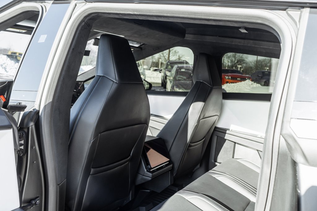 Used 2024 Tesla Cybertruck AWD Crew Cab image 30