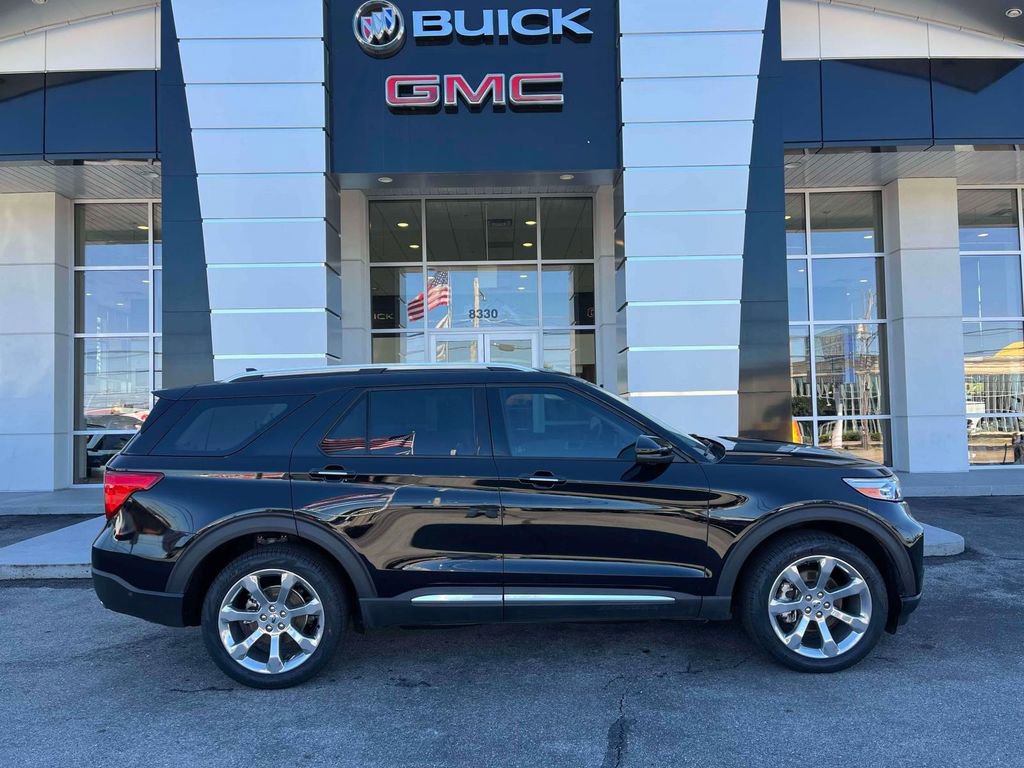 Used 2020 Ford Explorer Platinum w/ Premium Technology Package image 2