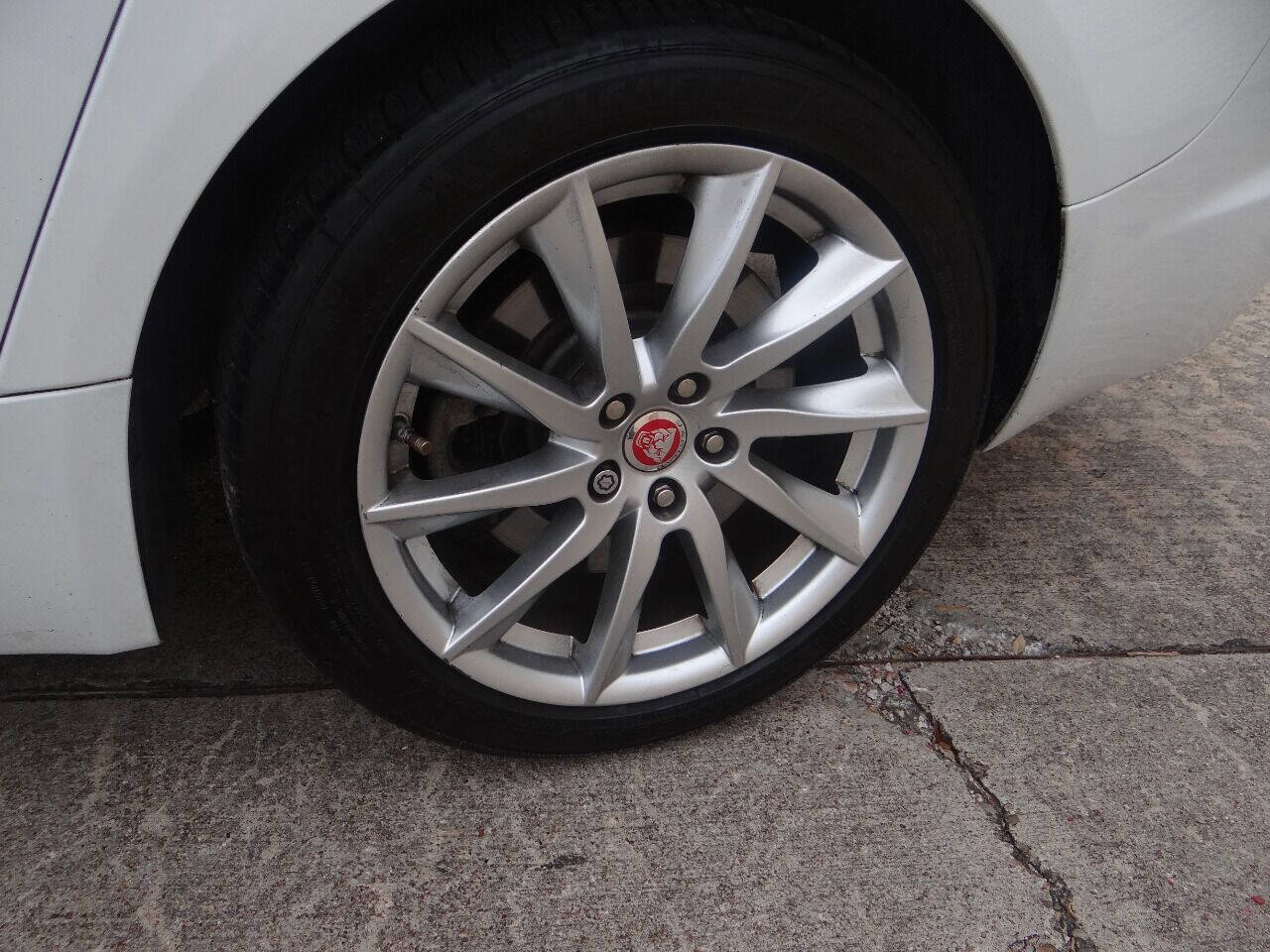 Used 2015 Jaguar XF Premium image 29