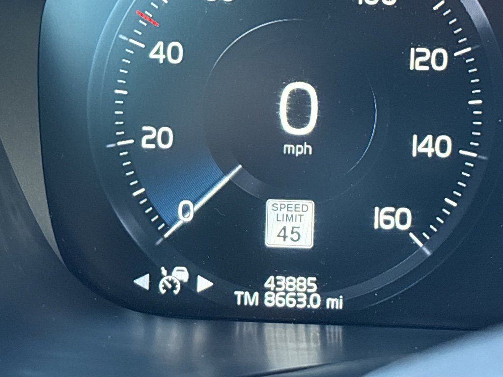 Used 2018 Volvo XC60 T5 Momentum w/ Convenience Package image 9