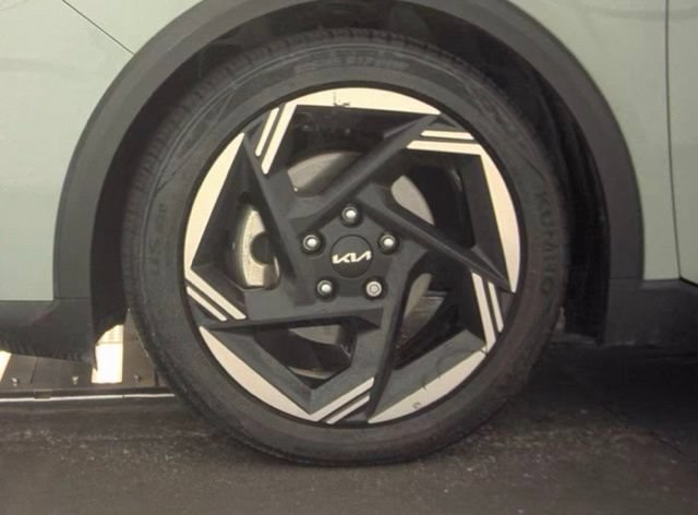 Certified 2025 Kia K4 EX FWD image 9