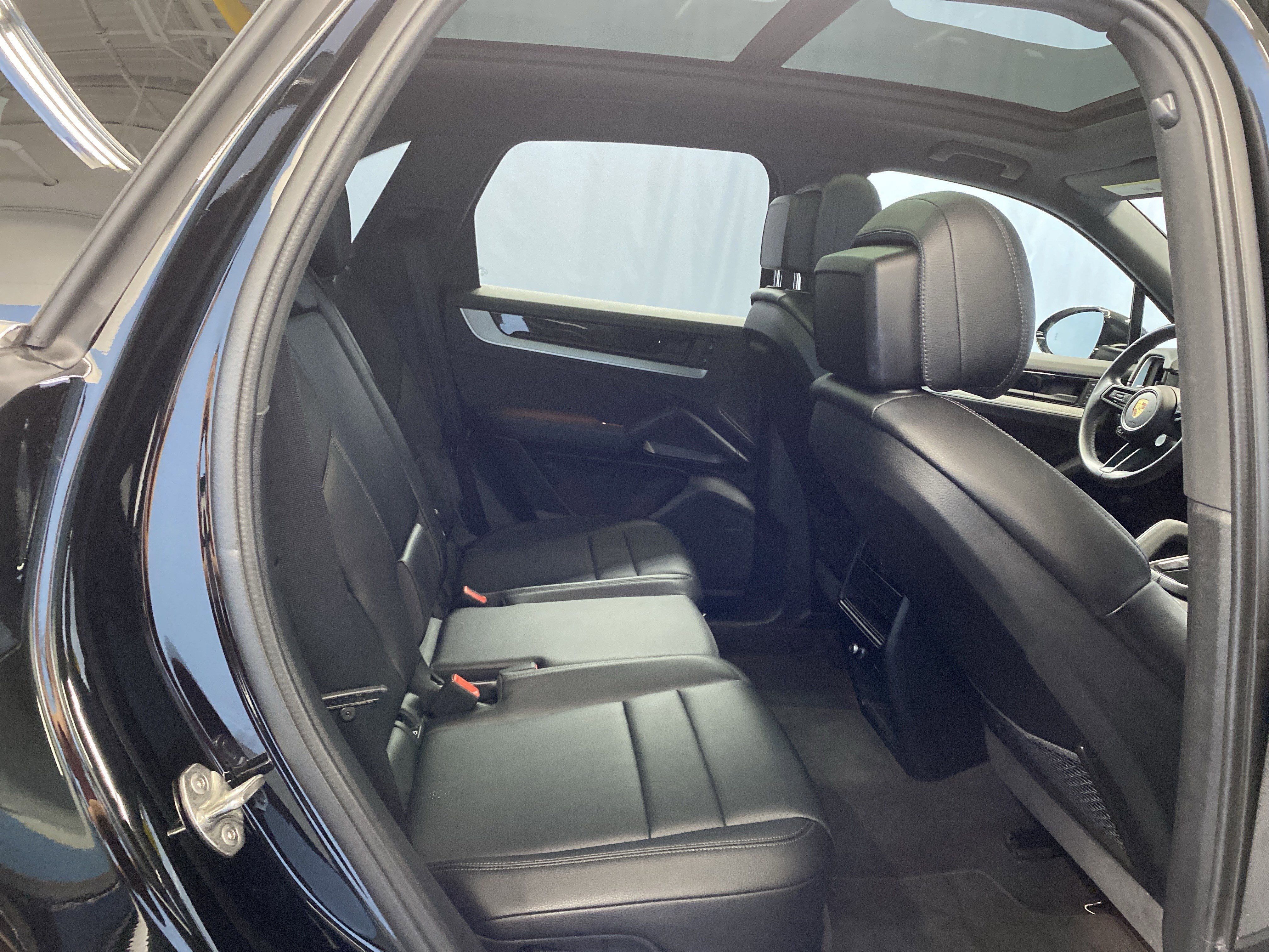 Used 2024 Porsche Cayenne image 40