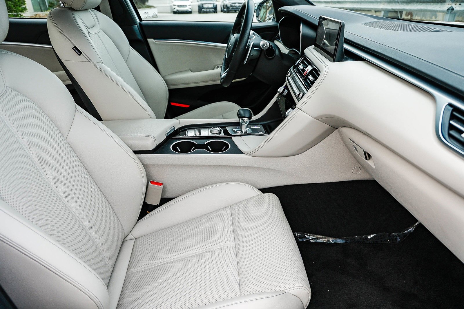 Used 2025 Genesis G70 2.5T image 16