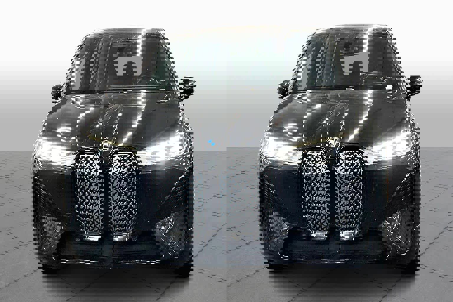 Used 2023 BMW iX xDrive50 w/ Ultimate Package 2 image 3