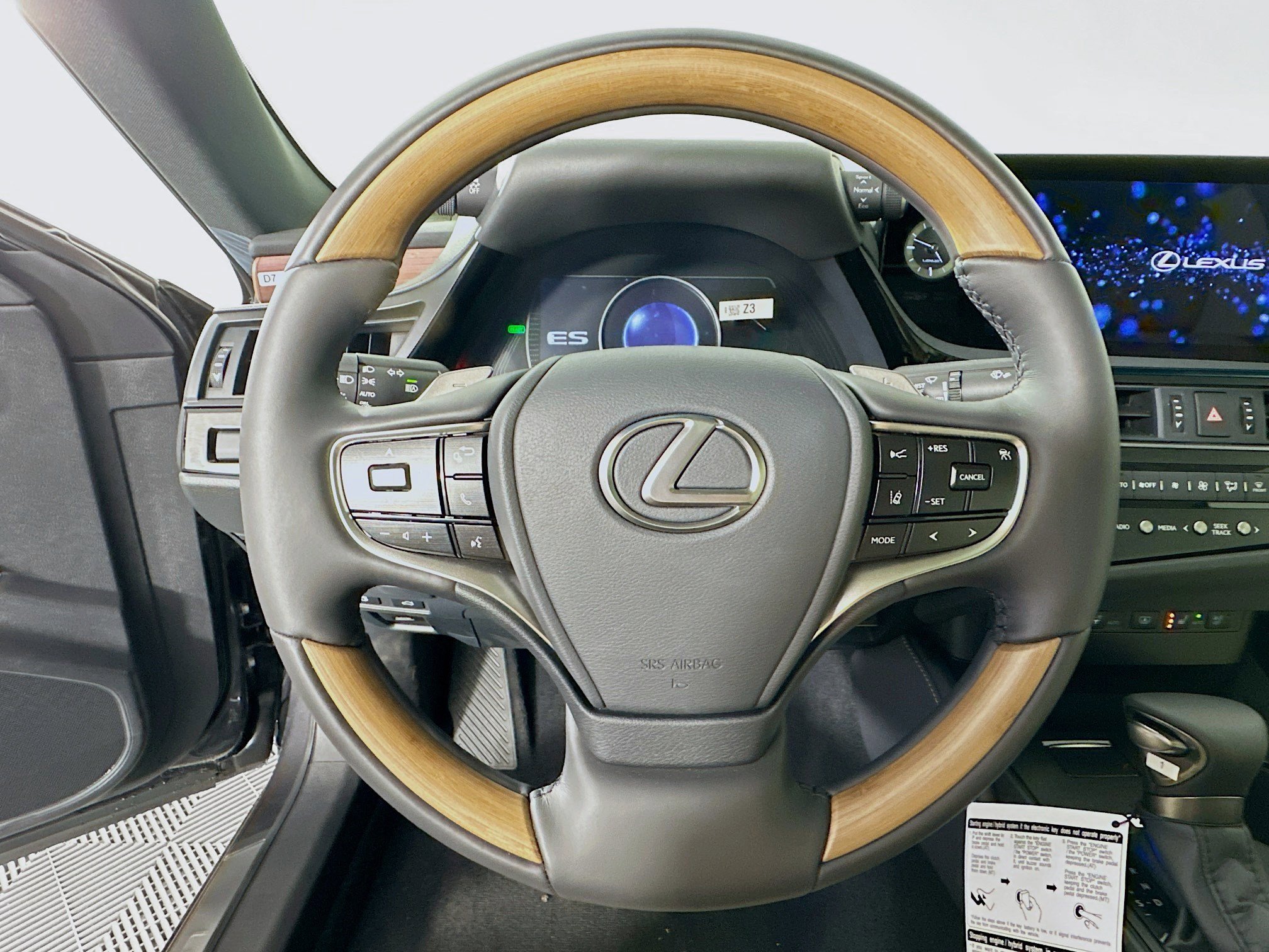 New 2025 Lexus ES 300h w/ Luxury Package image 11