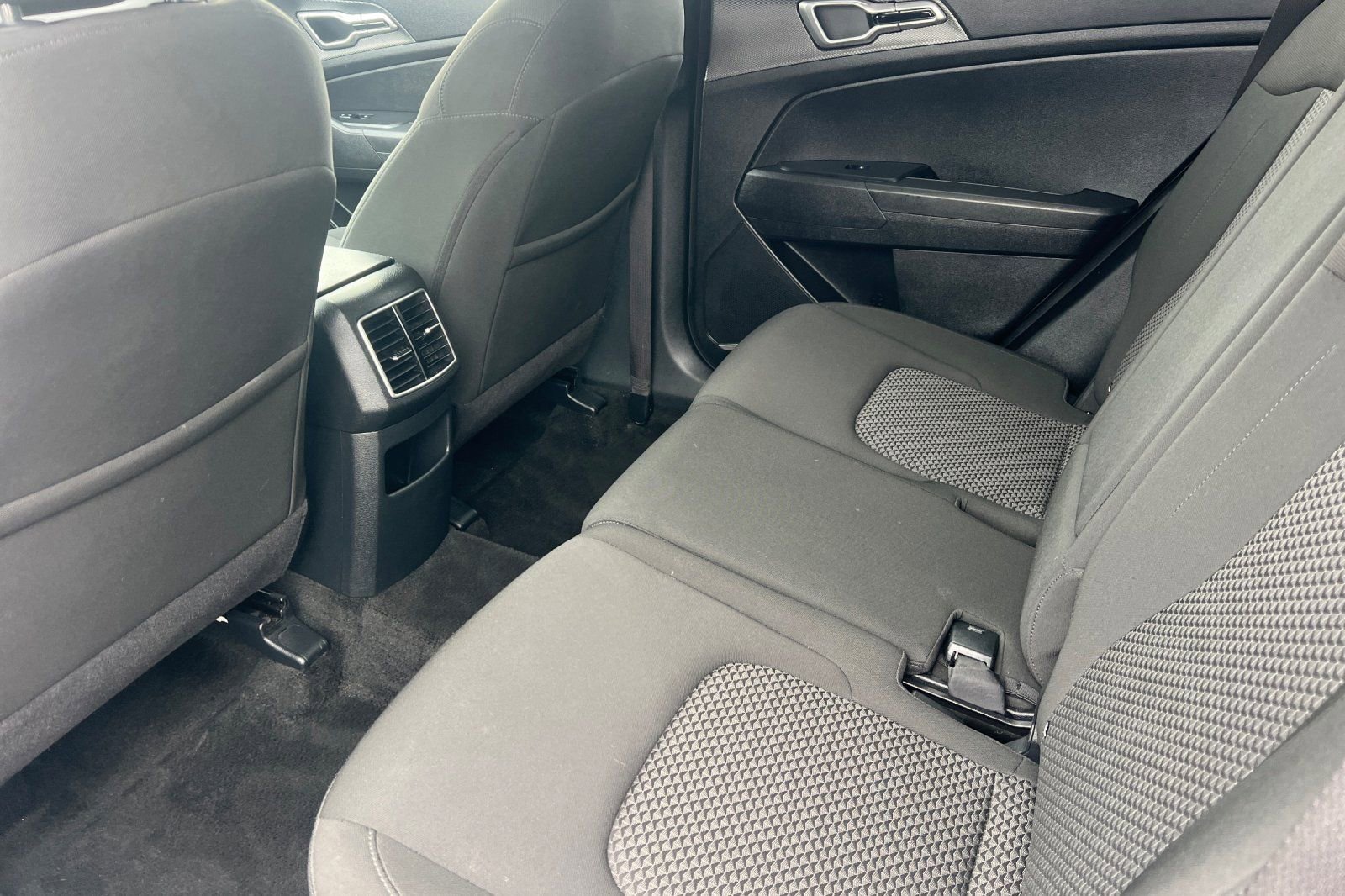 Used 2024 Kia Sportage LX image 9