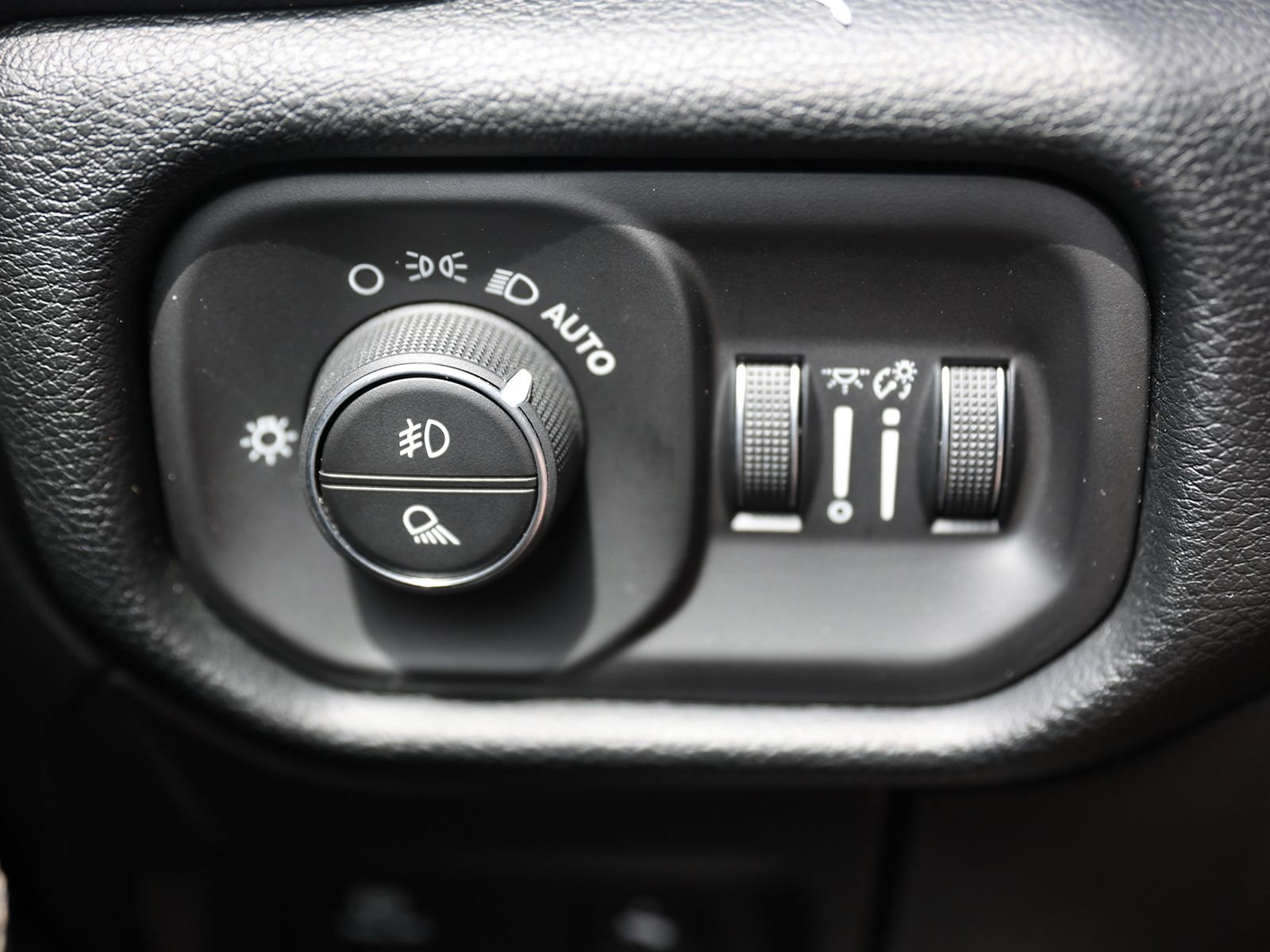 Used 2021 RAM 1500 Laramie AWD/4WD image 36