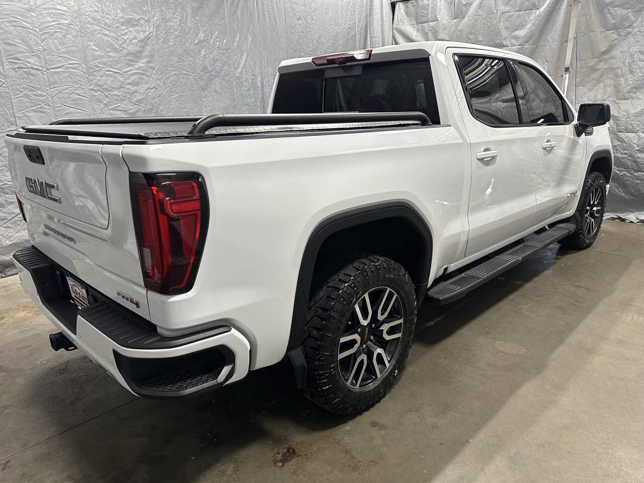 Used 2024 GMC Sierra 1500 AT4 w/ Technology Package image 5
