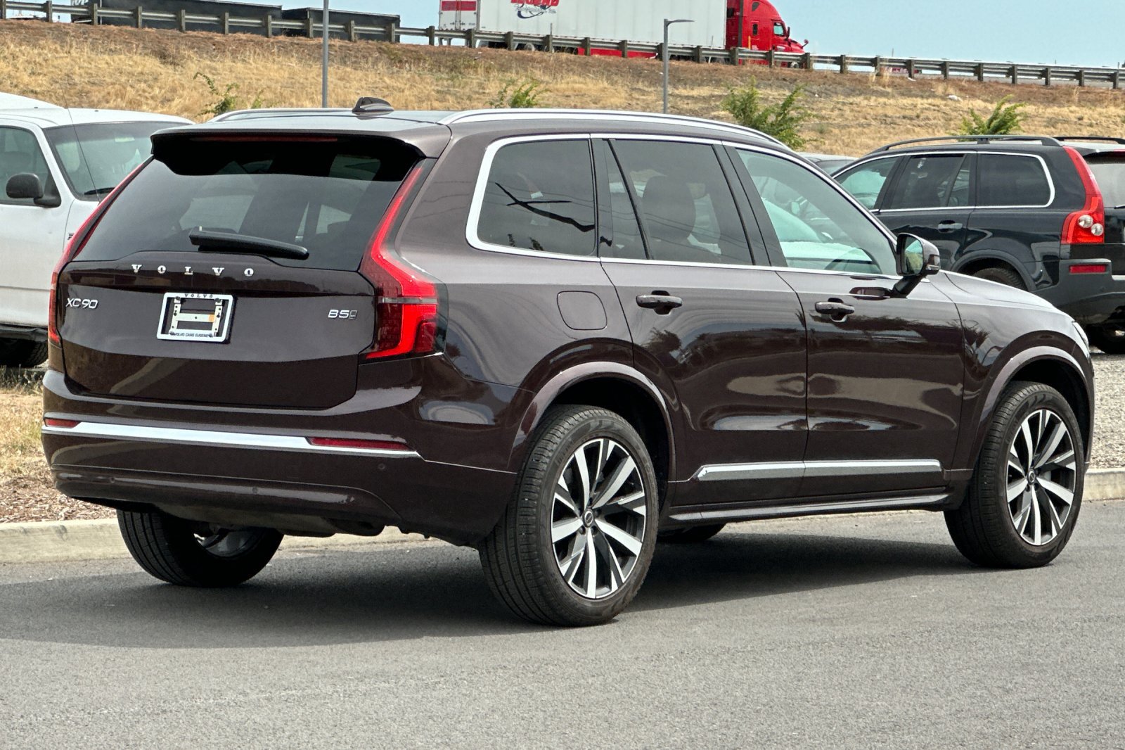 Used 2026 Volvo XC90 B5 Core w/ Protection Package AWD/4WD image 3