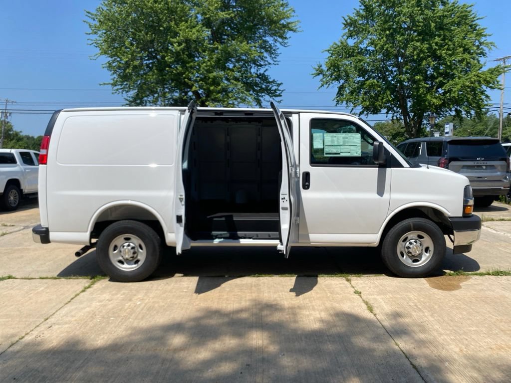 New 2026 Chevrolet Express 2500 w/ Driver Convenience Package RWD image 9