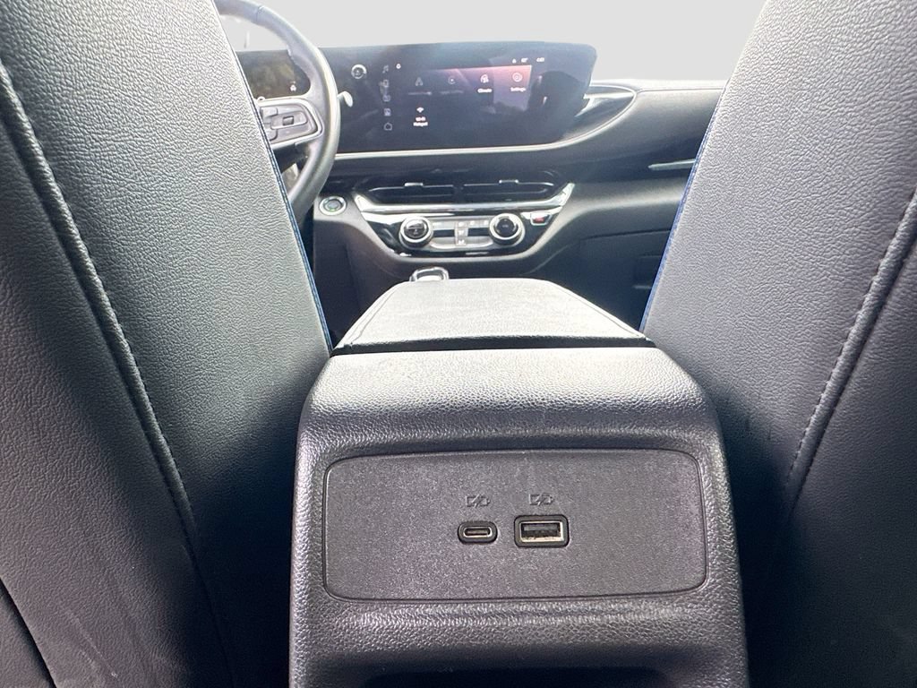Used 2025 Buick Envista Sport Touring w/ Convenience II Package FWD image 20