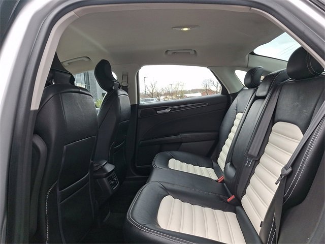 Used 2015 Ford Fusion SE w/ Equipment Group 201A image 11