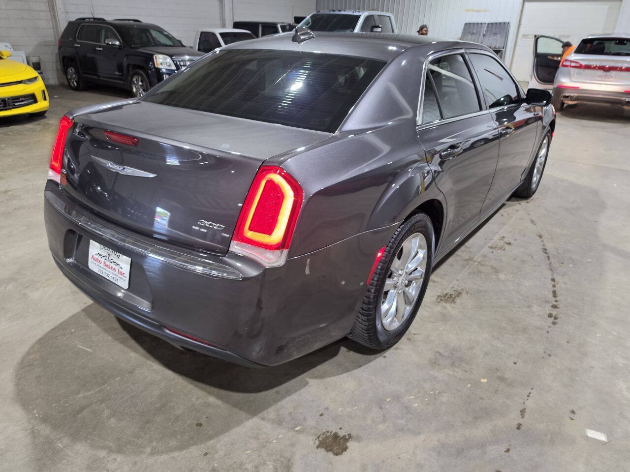 Used 2016 Chrysler 300 Limited AWD/4WD image 13