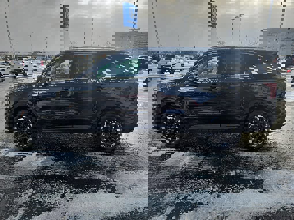 Used 2024 Kia Sorento S image 4