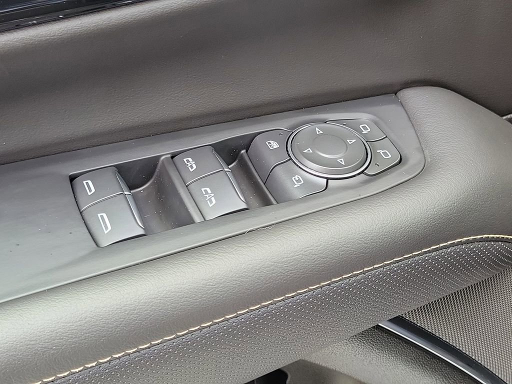 Used 2025 Chevrolet Tahoe Premier AWD/4WD image 15