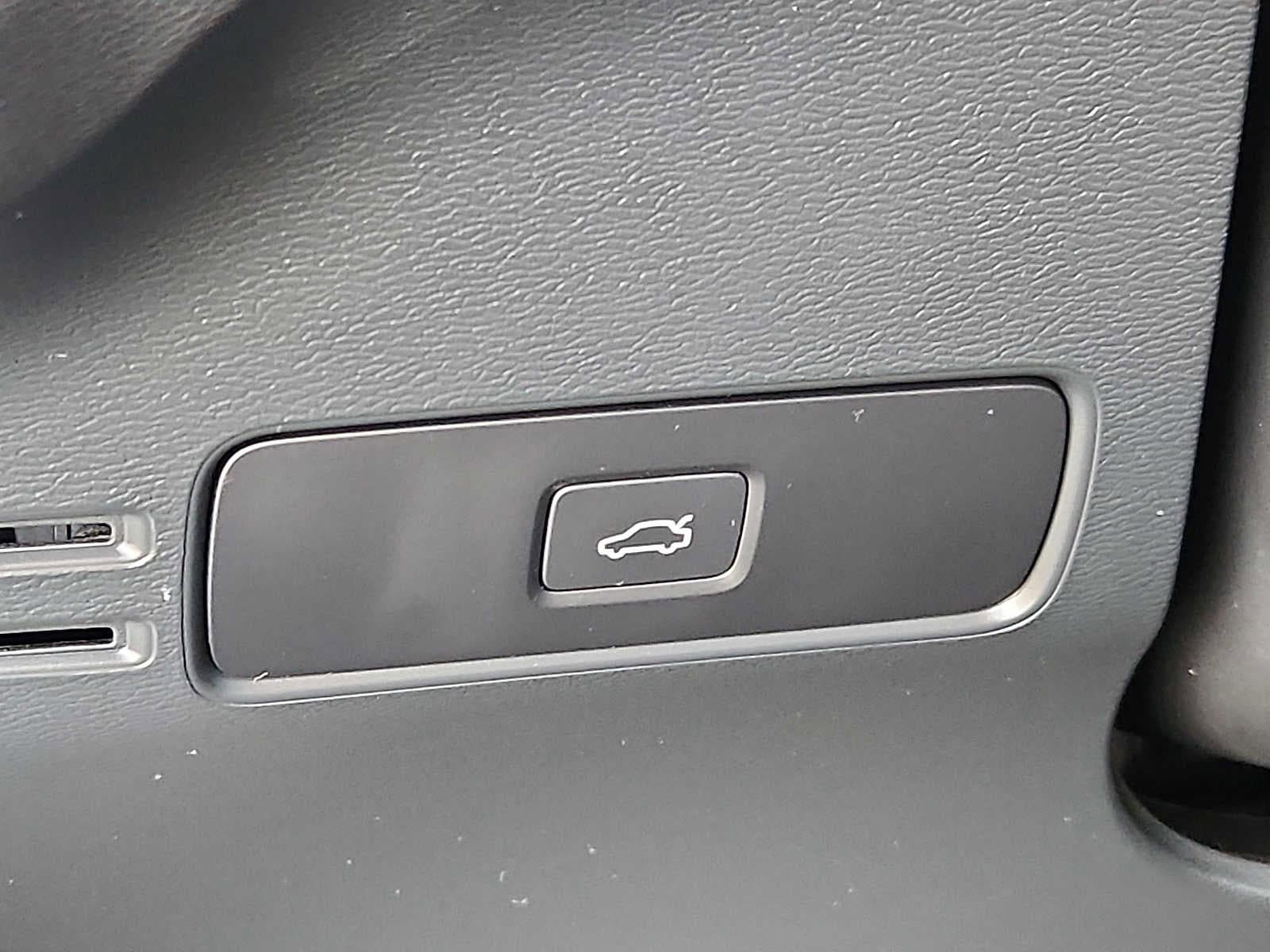 Certified 2023 Volvo XC40 B5 Plus w/ Driver Assist Package image 22