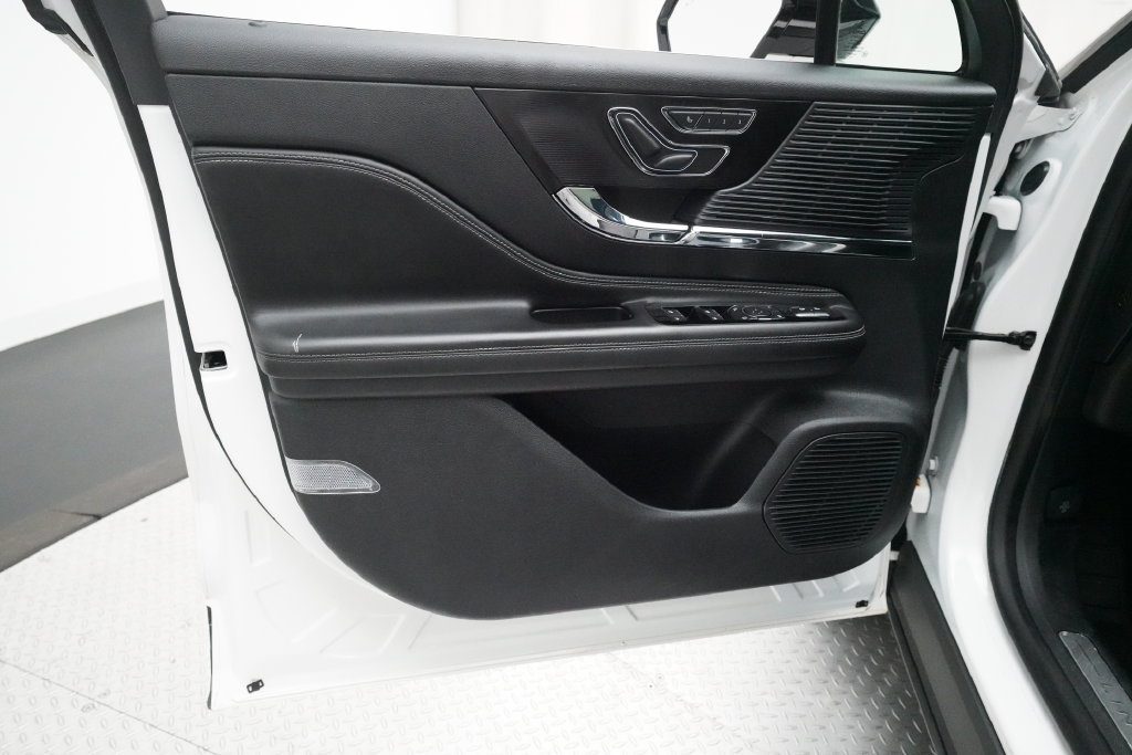 Used 2020 Lincoln Corsair AWD w/ Luxury Package image 27