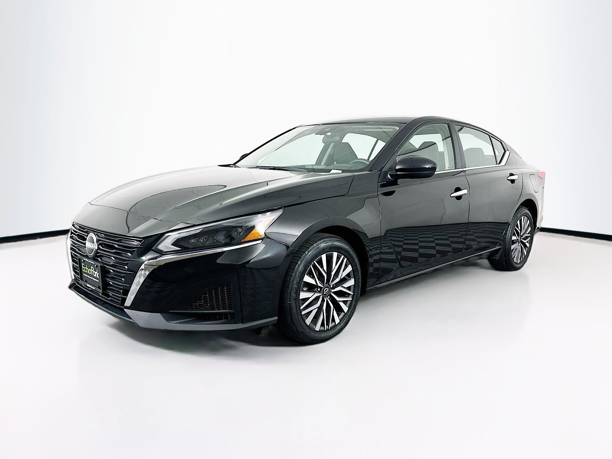 Used 2023 Nissan Altima 2.5 SV image 3