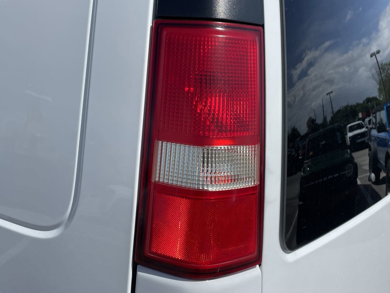 Used 2017 Chevrolet Express 3500 Extended image 7