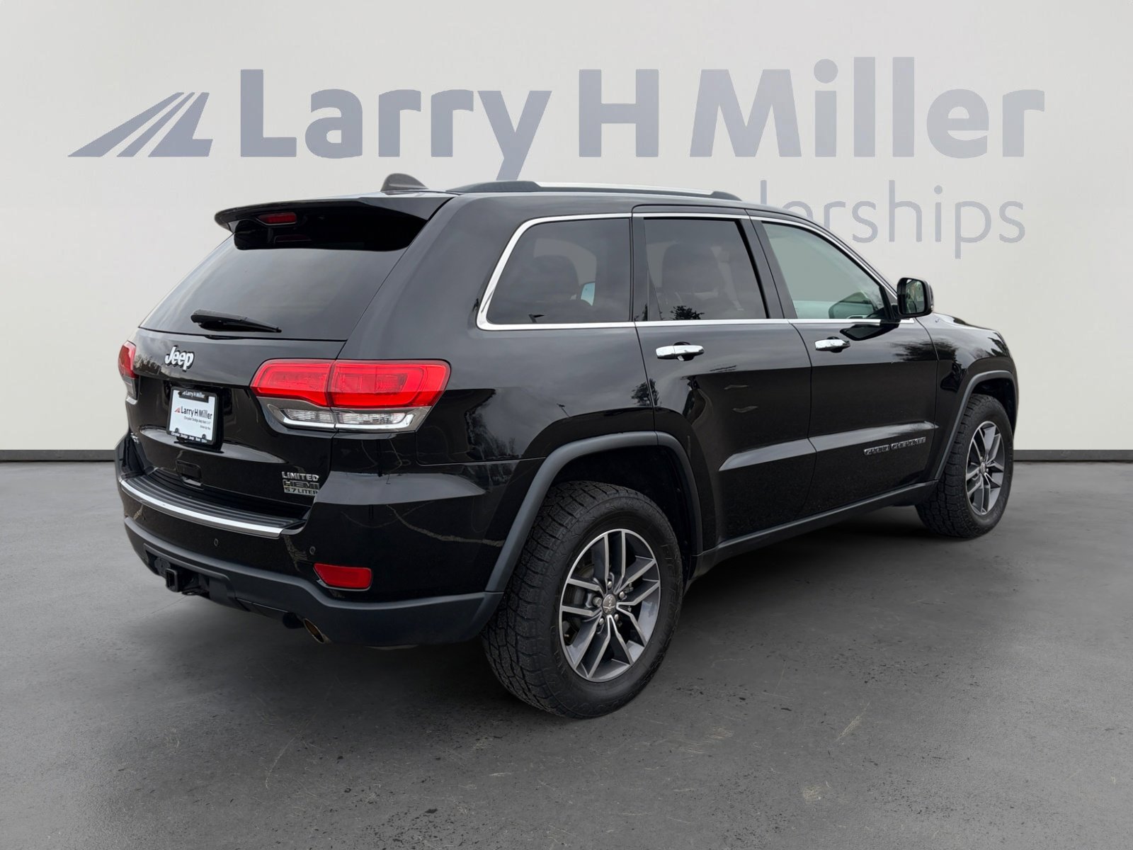 Used 2017 Jeep Grand Cherokee Limited w/ Trailer Tow Group IV image 6