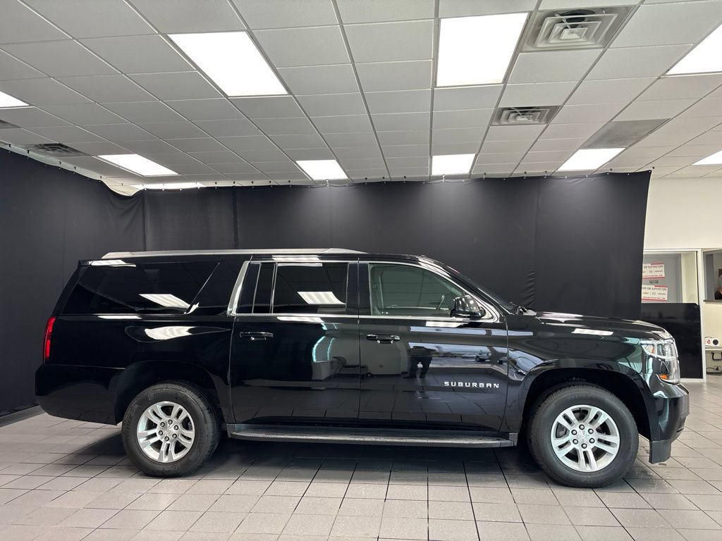 Used 2019 Chevrolet Suburban LT RWD image 2