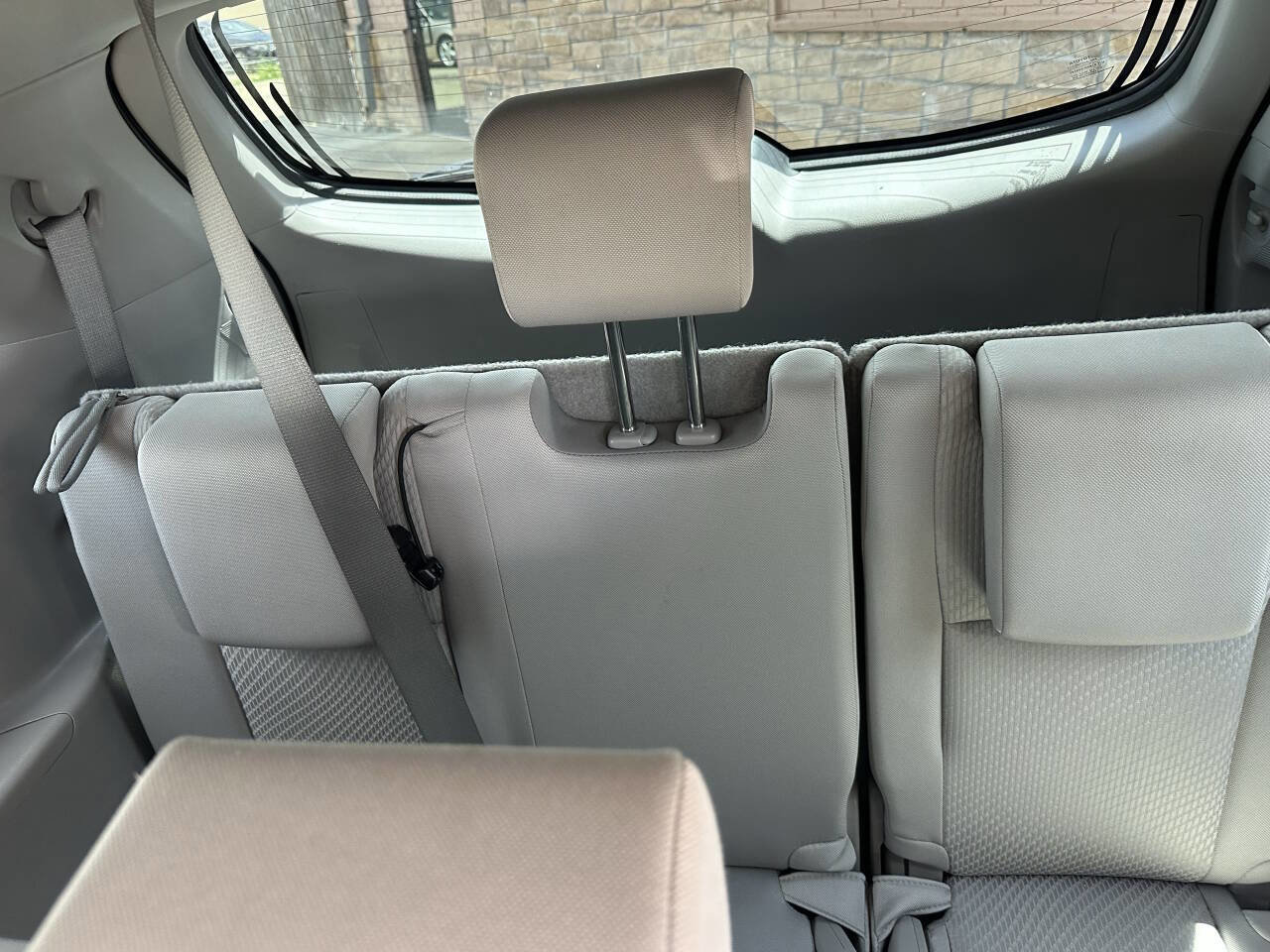 Used 2017 Toyota Highlander LE w/ Carpet Mat Package FWD image 13