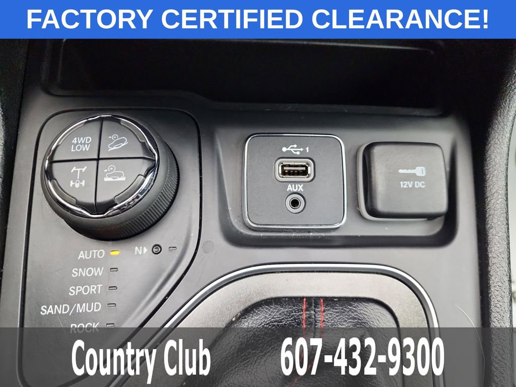 Used 2021 Jeep Cherokee Trailhawk AWD/4WD image 14