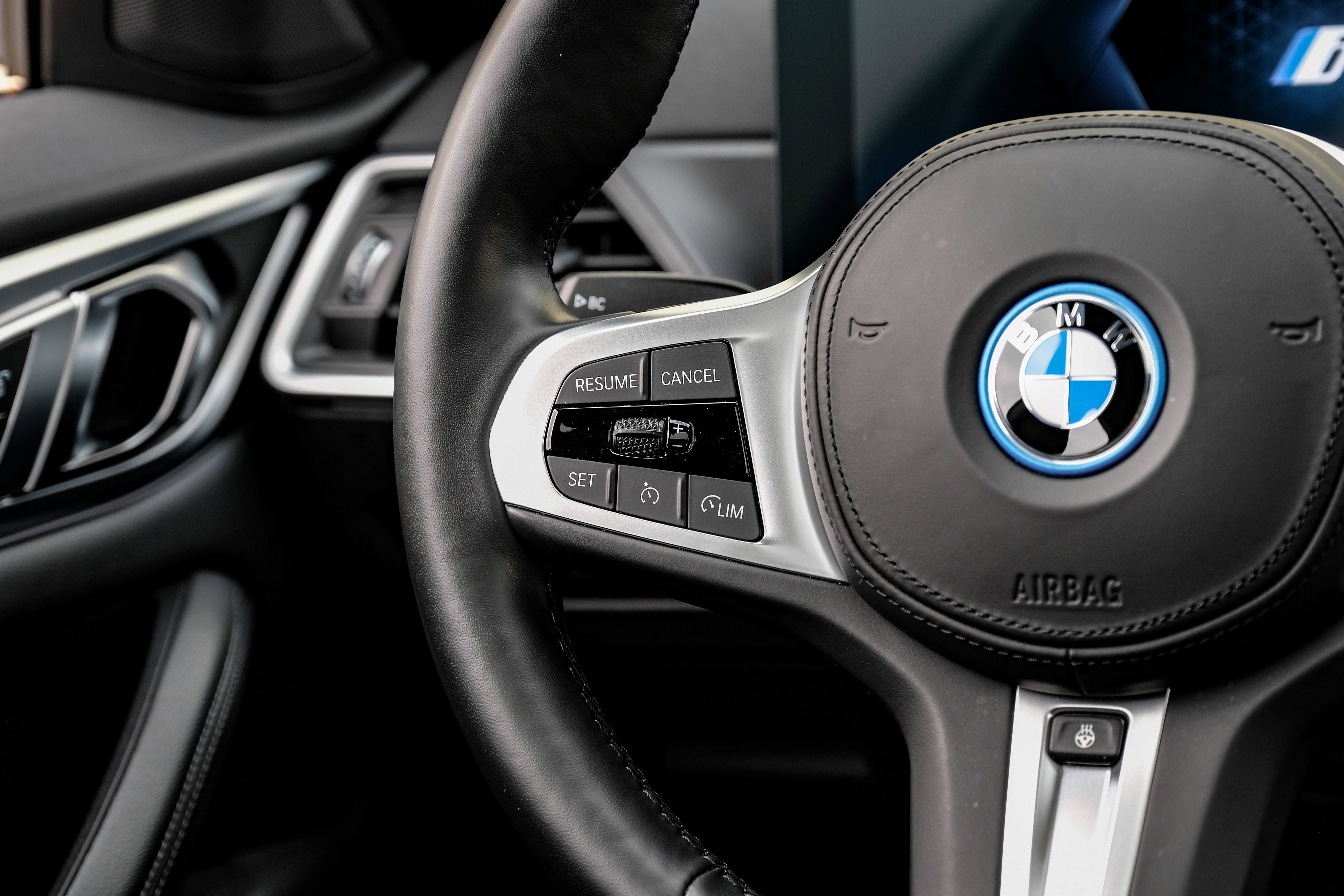 Used 2022 BMW i4 eDrive40 w/ M Sport Package RWD image 17