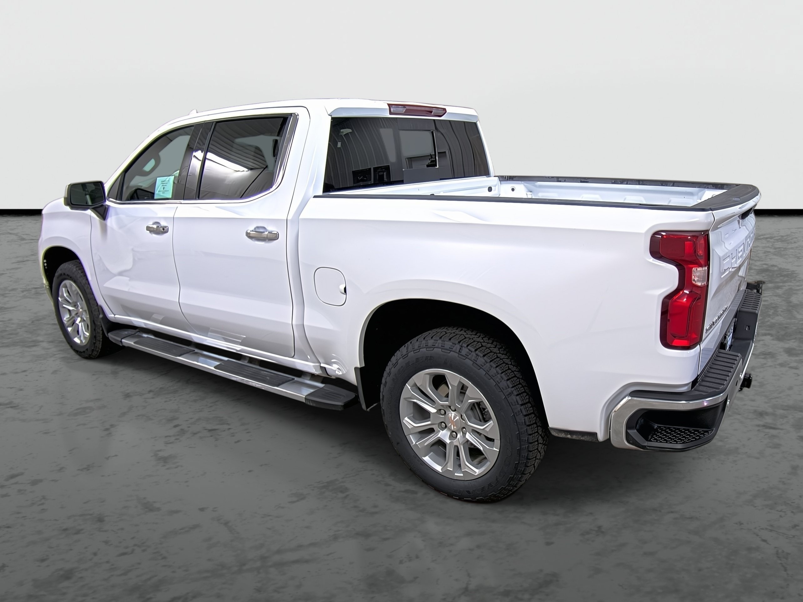 Used 2025 Chevrolet Silverado 1500 LTZ w/ LTZ Premium Package AWD/4WD image 2