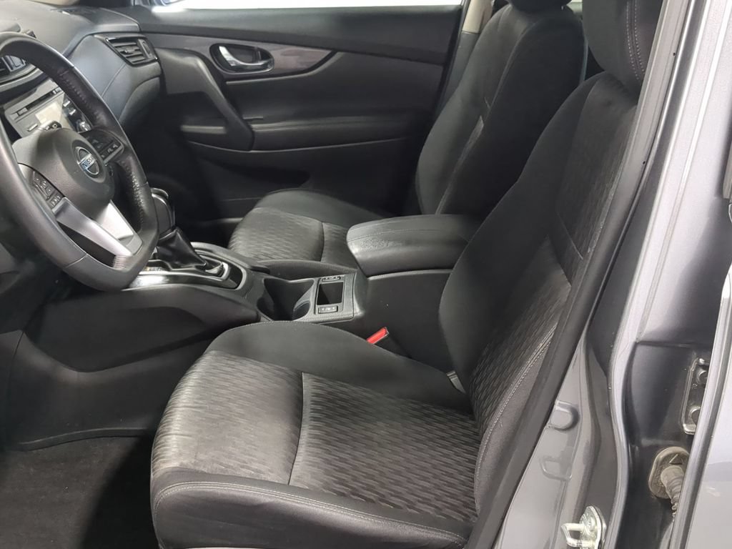 Used 2017 Nissan Rogue SV AWD/4WD image 19
