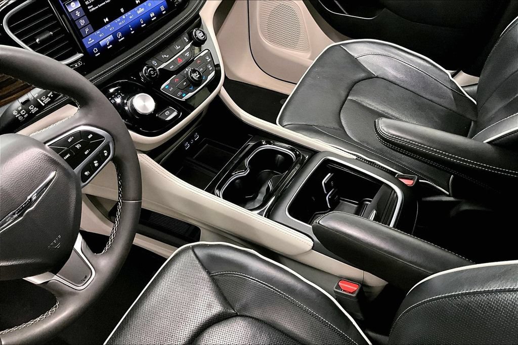 Used 2023 Chrysler Pacifica Limited FWD image 18