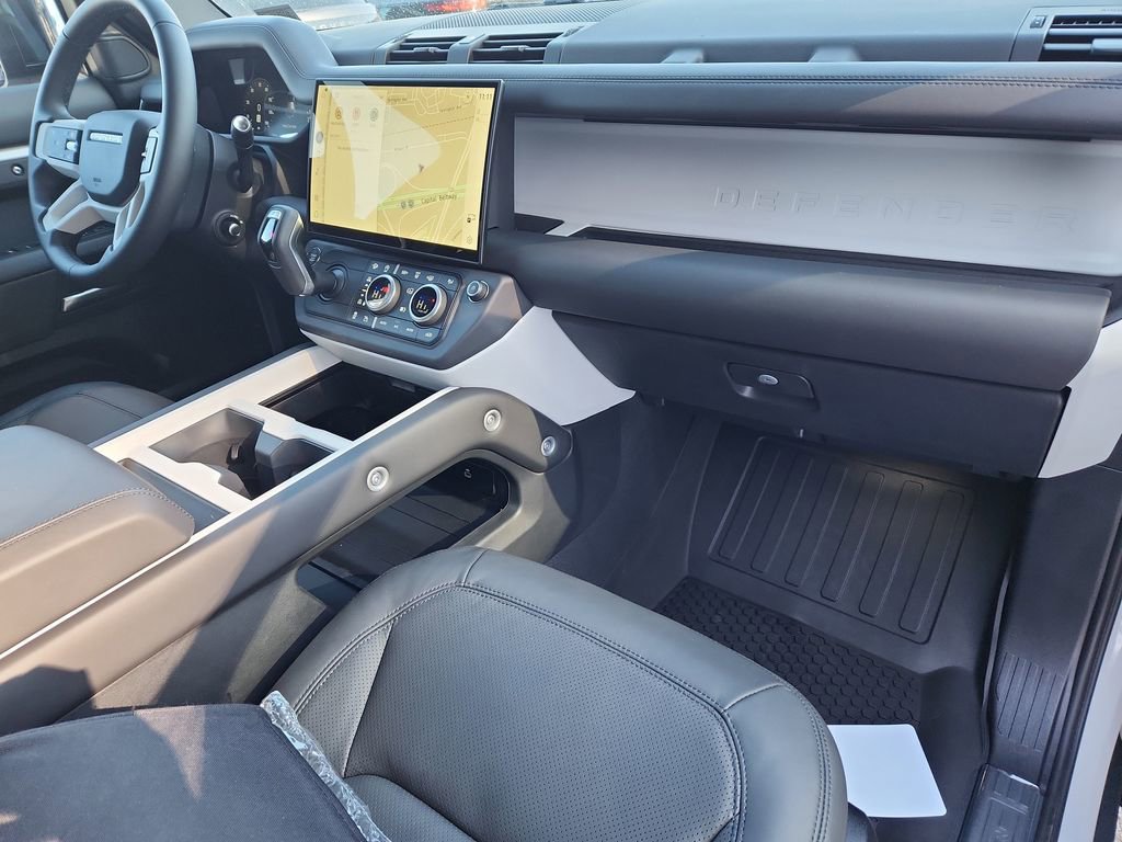 Used 2026 Land Rover Defender 110 X-Dynamic SE image 25