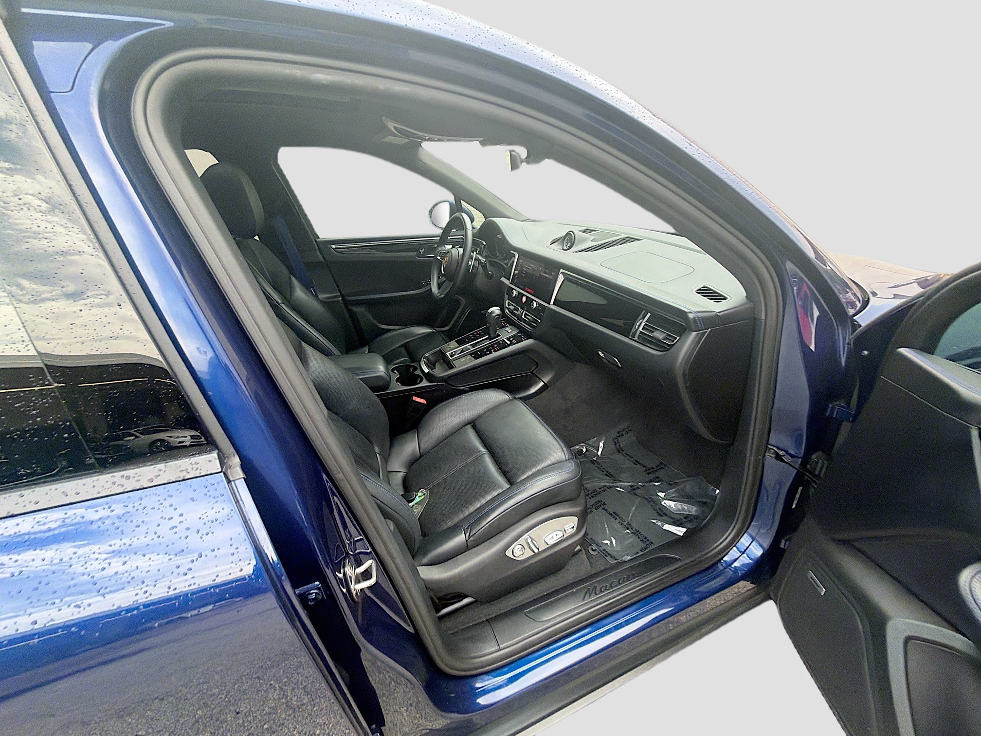 Used 2024 Porsche Macan w/ Premium Plus Package AWD/4WD image 32