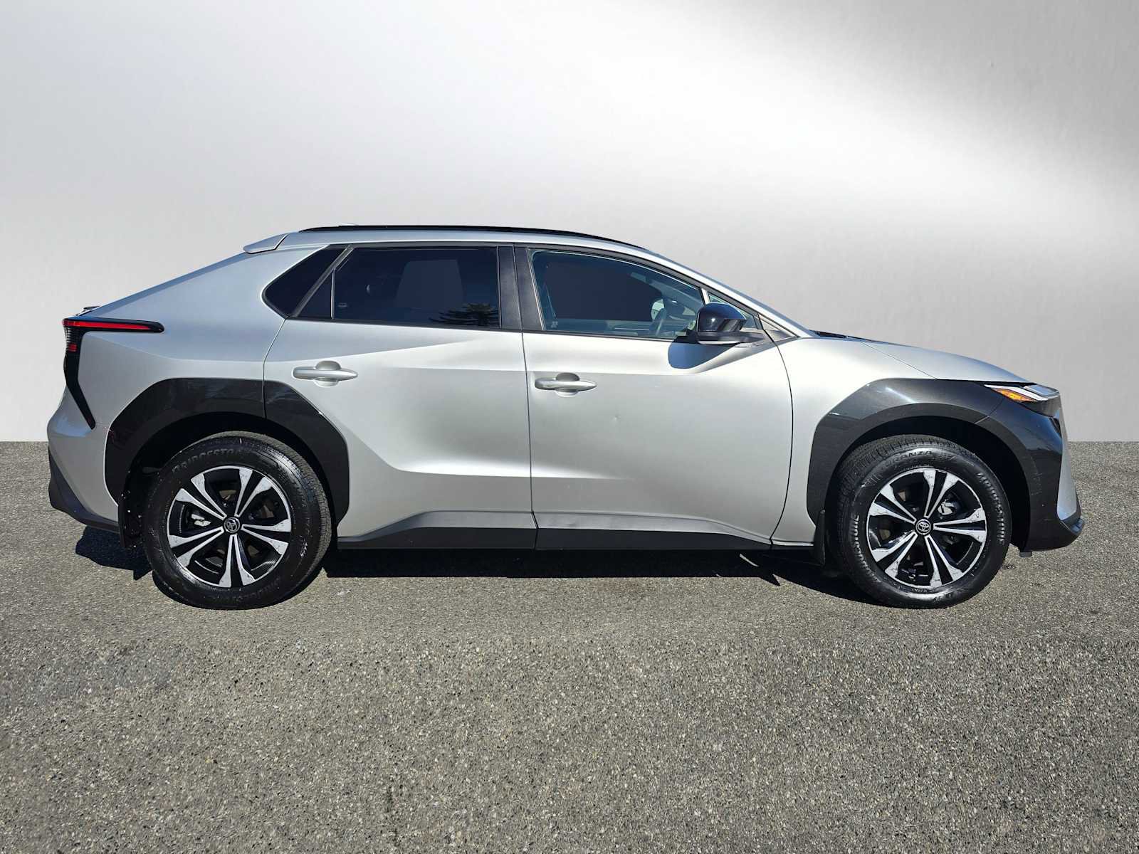 Used 2023 Toyota bZ4X XLE w/ Weather Package image 8