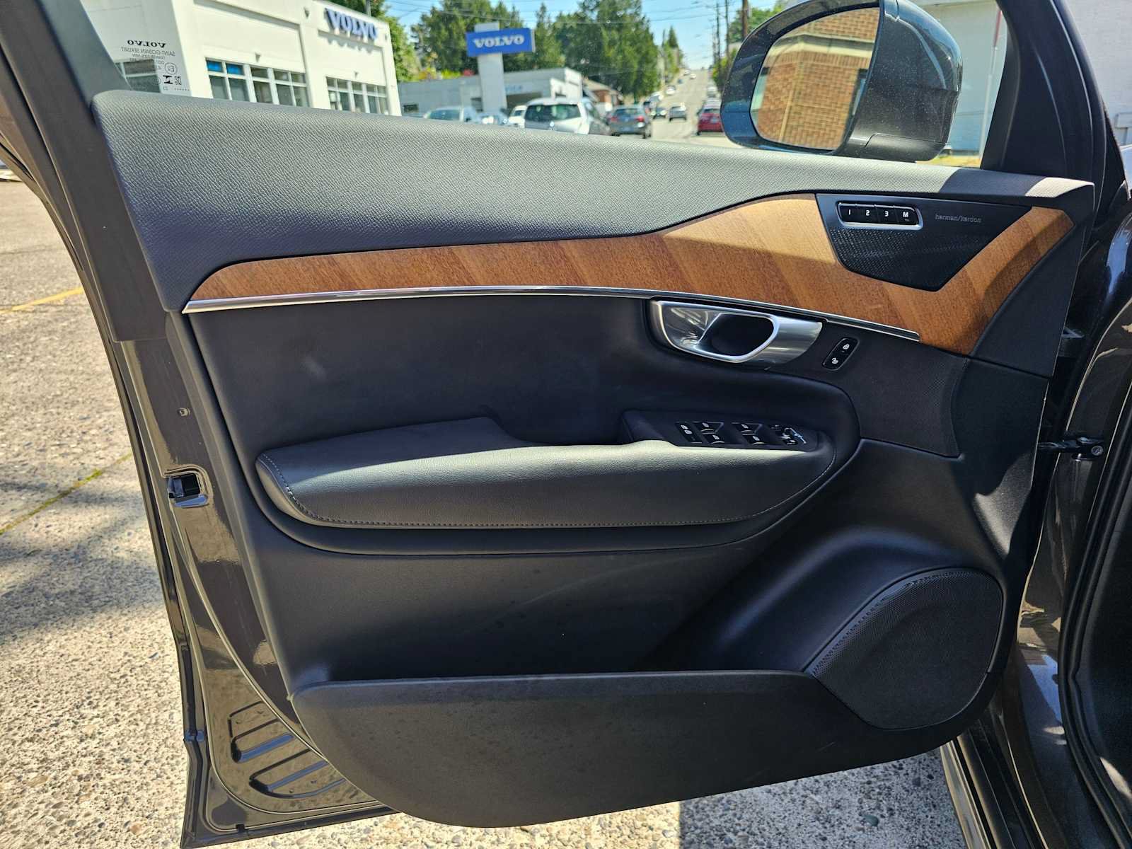 Certified 2023 Volvo XC90 B6 Plus w/ Protection Package Premier AWD/4WD image 25