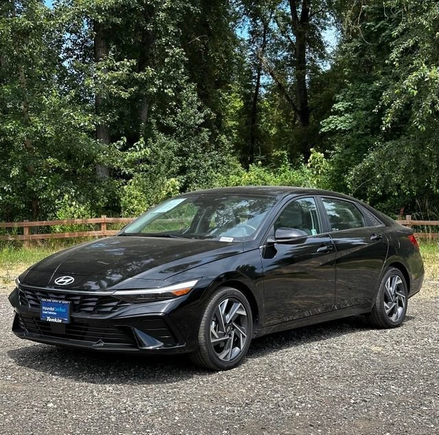 Certified 2025 Hyundai Elantra Limited FWD image 4