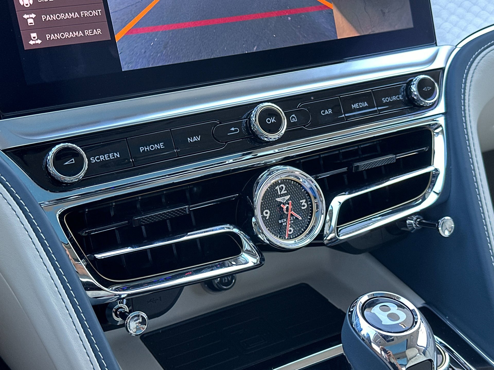 Used 2024 Bentley Flying Spur V8 image 23