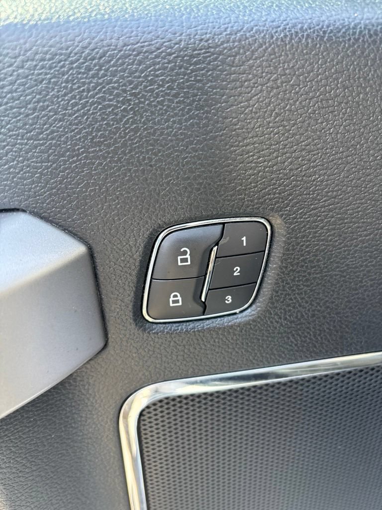 Used 2019 Ford F150 Lariat w/ Equipment Group 502A Luxury AWD/4WD image 30