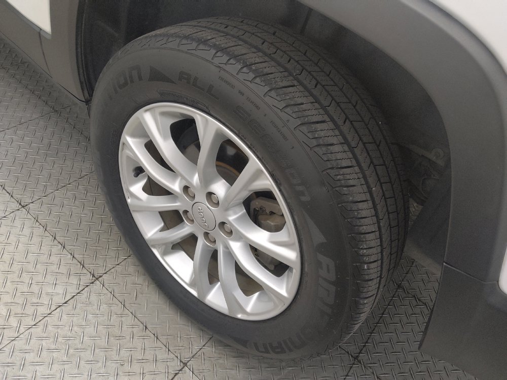 Used 2019 Jeep Cherokee Latitude w/ Popular Appearance Group FWD image 31
